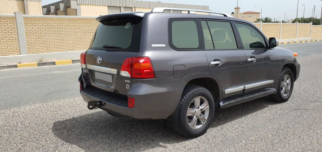 Used Toyota Land Cruiser For Sale in Kuwait-City , Al-Asimah-Governate #15427 - 1  image 