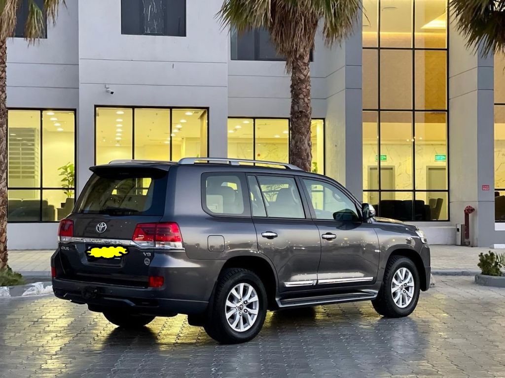 Used Toyota Land Cruiser For Sale in Kuwait-City , Al-Asimah-Governate #15593 - 1  image 