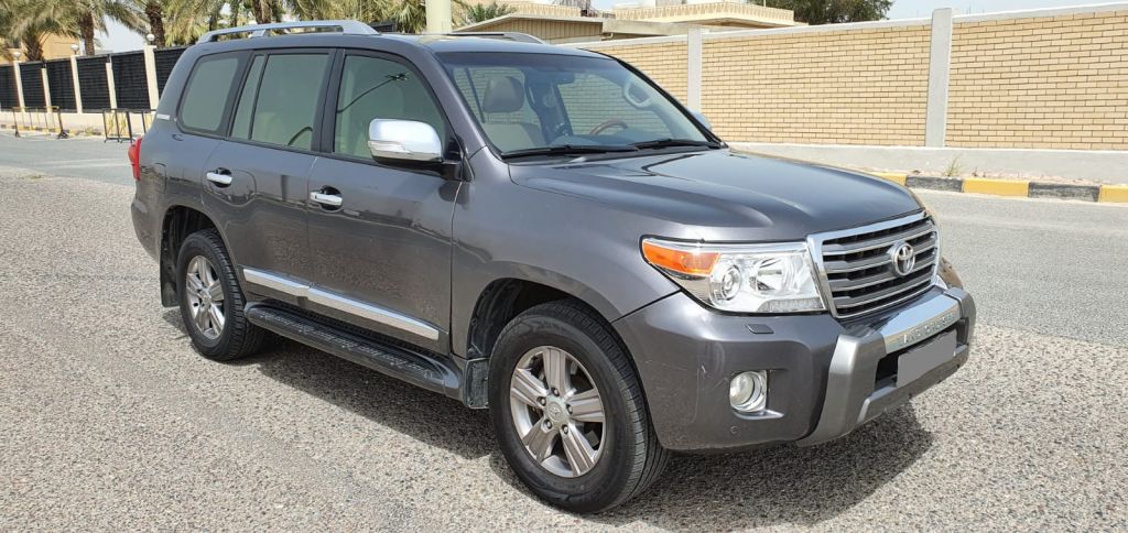 Used Toyota Land Cruiser For Sale in Kuwait-City , Al-Asimah-Governate #15902 - 1  image 