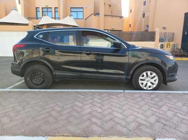 Used Nissan Rogue For Rent in Al-Bateen , Abu-Dhabi #23495 - 1  image 