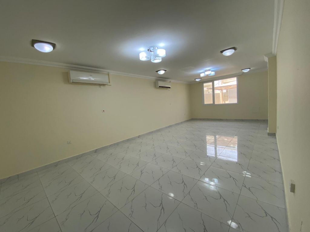 Residential Property 7 Bedrooms S/F Villa in Compound  for rent in Doha-Qatar #14338 - 2  image 
