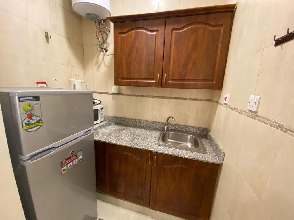 Residential Property 1 Bedroom F/F Apartment  for rent in Umm-Ghuwailina , Doha-Qatar #16437 - 3  image 