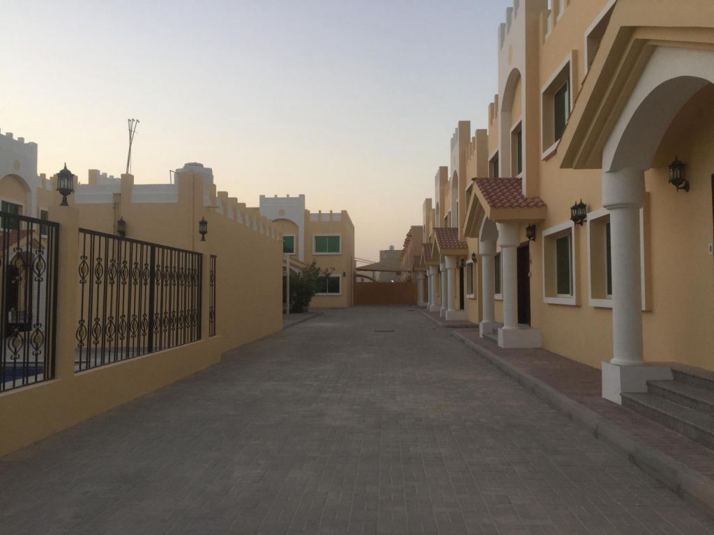 Residential Property 4 Bedrooms U/F Villa in Compound  for rent in Al Wakrah #16472 - 1  image 