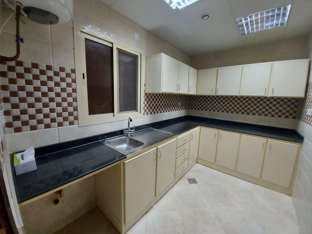 Residential Property 1 Bedroom U/F Apartment  for rent in Mushaireb , Doha-Qatar #17175 - 2  image 