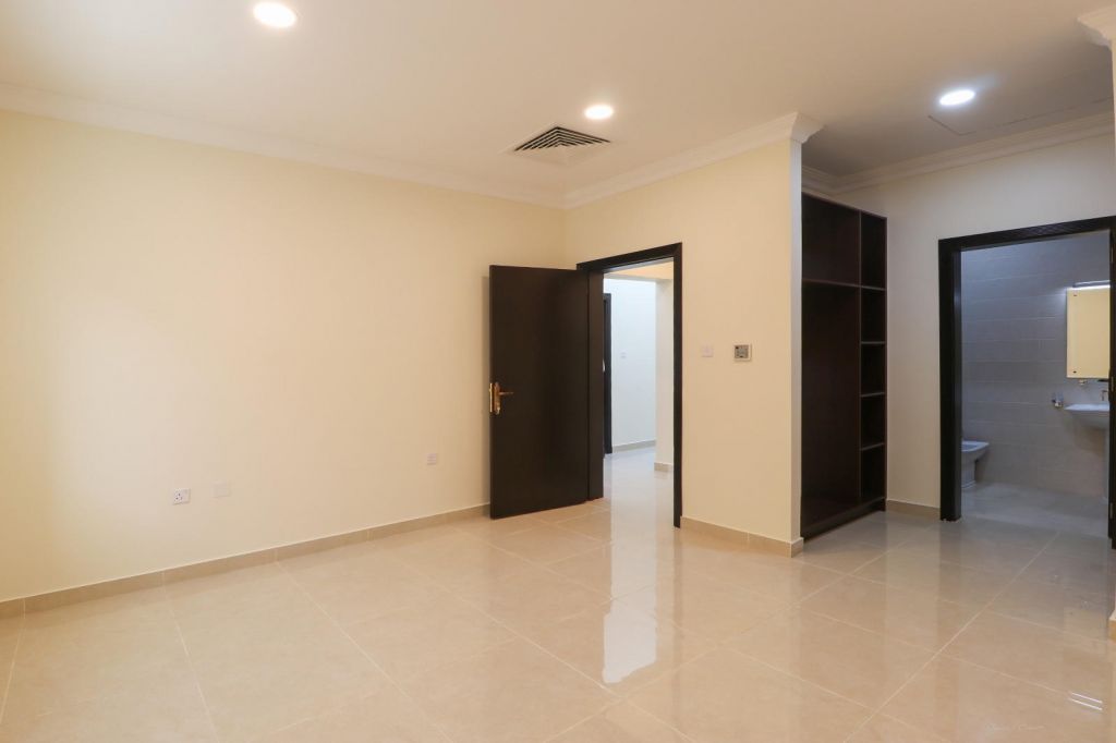 Residential Property 4 Bedrooms U/F Villa in Compound  for rent in Abu-Hamour , Doha-Qatar #17192 - 1  image 