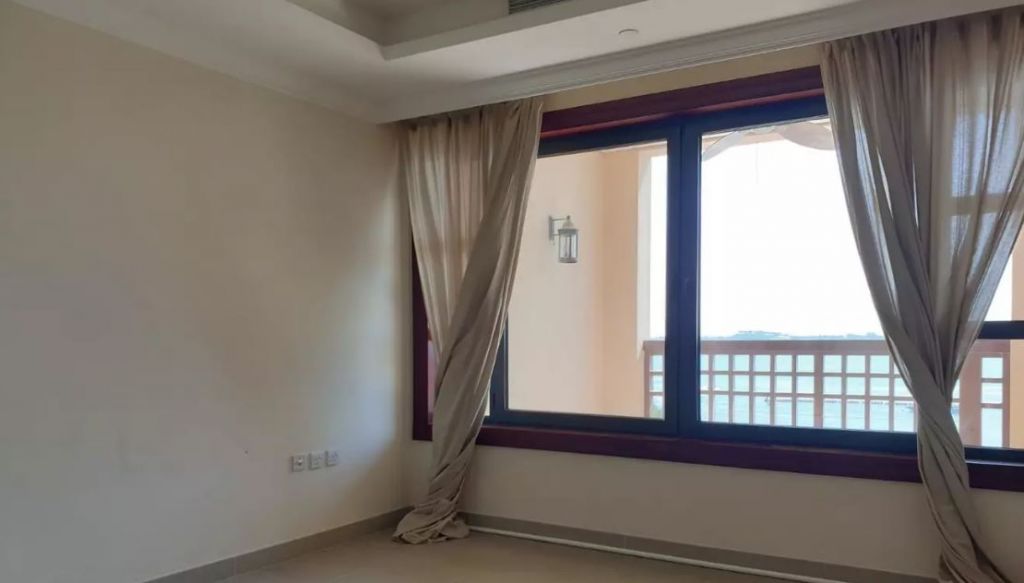 Mixed Use Property 2 Bedrooms S/F Townhouse  for rent in The-Pearl-Qatar , Doha-Qatar #19482 - 1  image 