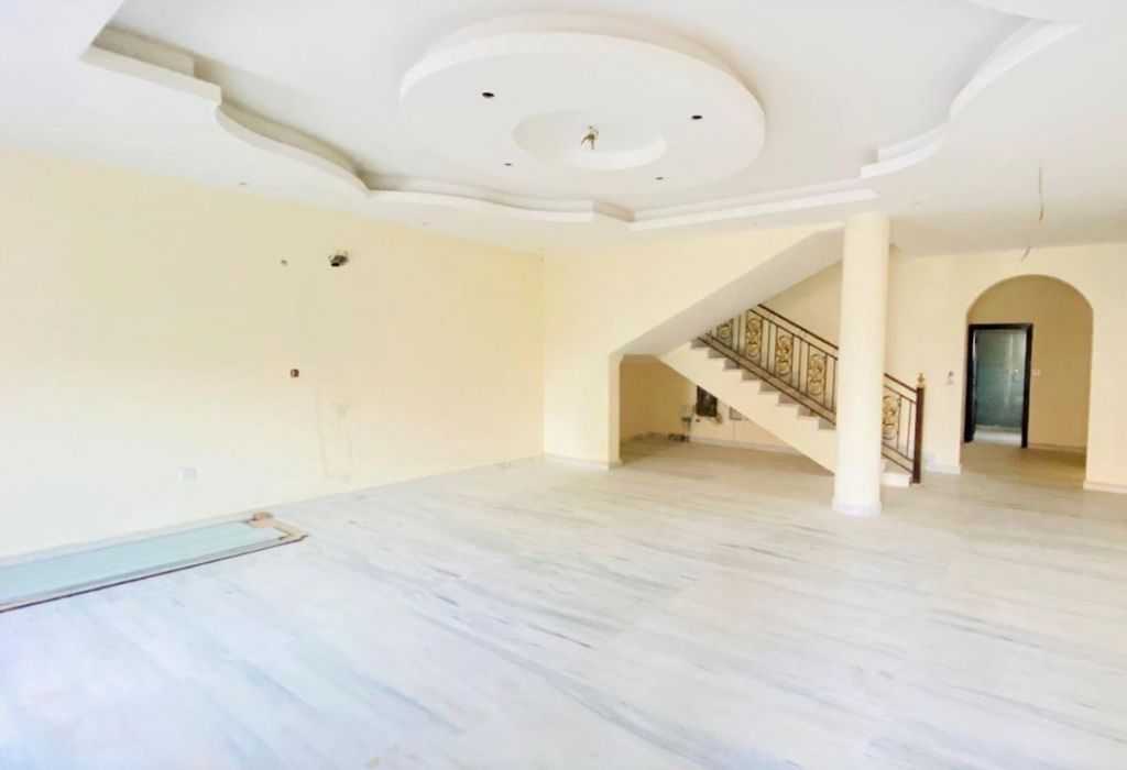 Mixed Use Developed 6 Bedrooms U/F Villa in Compound  for sale in Al-Kheesah , Al-Daayen #20141 - 1  image 