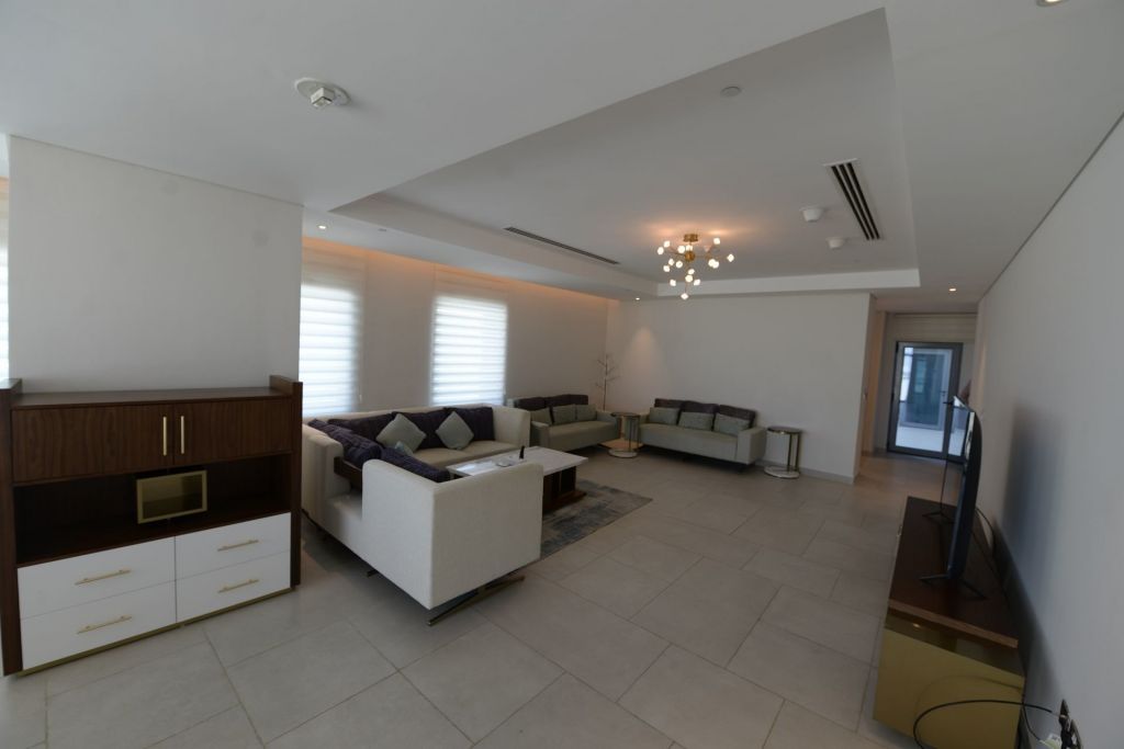 Residential Property 3 Bedrooms F/F Apartment  for rent in Doha-Qatar #20940 - 1  image 