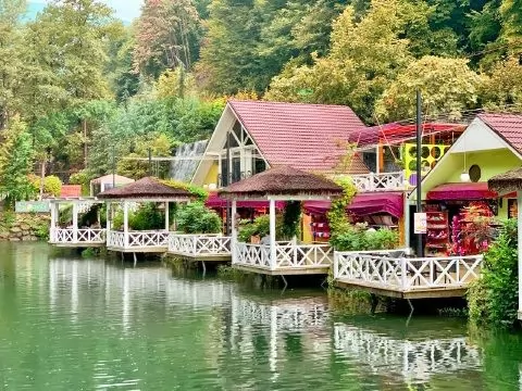 مطاعم قريبة - بحيرة مدينة سبانجا التركية      | مطعم الطعام تركيا #3805 - 1  صورة