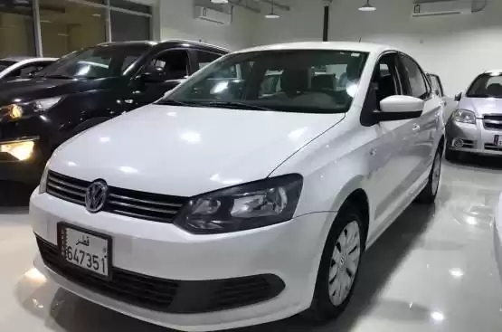 Использовал Volkswagen Polo Продается в Доха #10189 - 1  image 