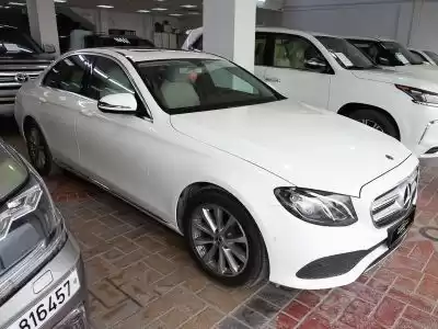Использовал Mercedes-Benz E Class Продается в Доха #10395 - 1  image 