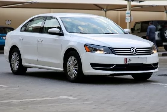 Utilisé Volkswagen Passat À vendre au Al-Sadd , Doha #10440 - 1  image 