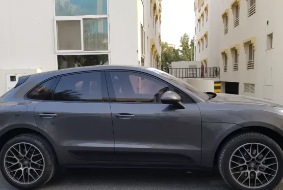 Used Porsche Macan For Sale in Al Sadd , Doha #10496 - 2  image 