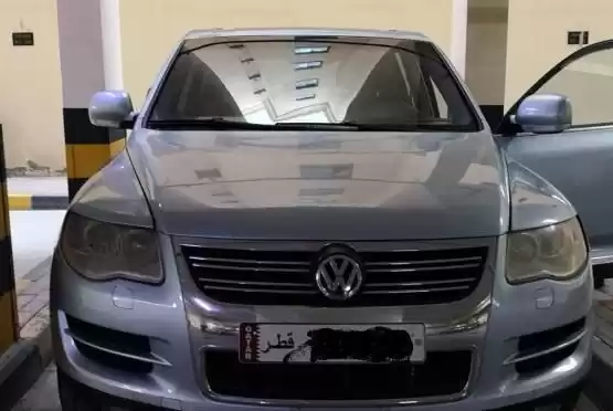 Kullanılmış Volkswagen Touareg Satılık içinde Al Sadd , Doha #10519 - 1  image 