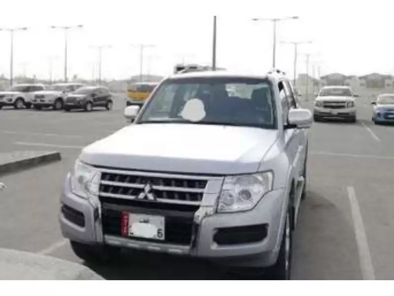 مستعملة Mitsubishi Pajero للبيع في الدوحة #10530 - 1  صورة 