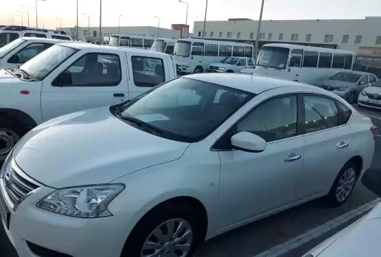 Использовал Nissan Sentra Продается в Доха #10739 - 1  image 