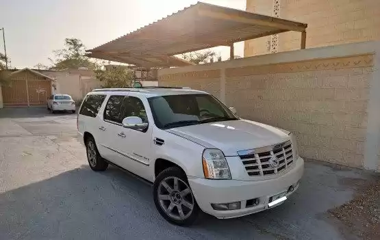 مستعملة Cadillac Unspecified للبيع في الدوحة #10756 - 1  صورة 