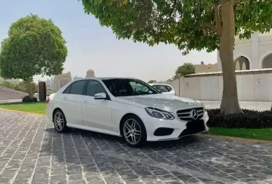 Gebraucht Mercedes-Benz E Class Zu verkaufen in Doha #10792 - 1  image 