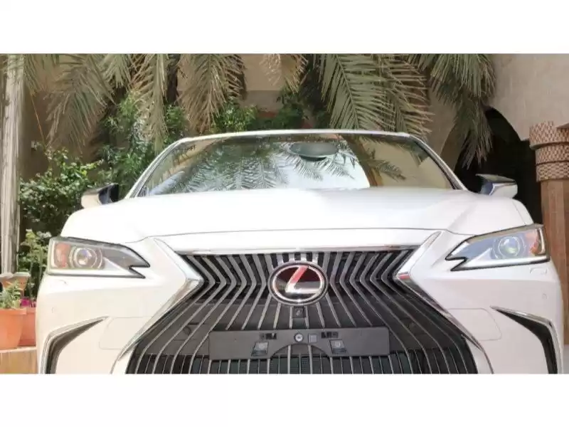Использовал Lexus ES Продается в Доха #10865 - 1  image 