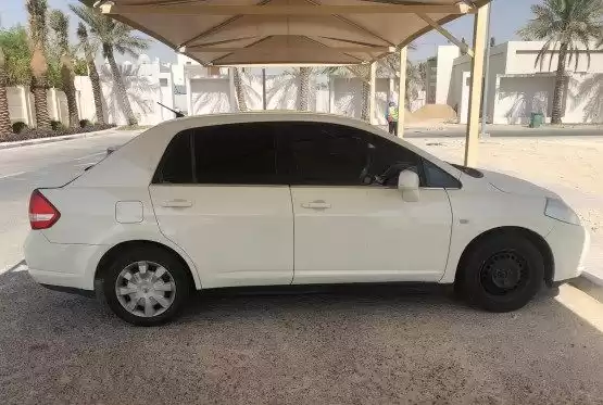 Использовал Nissan Tiida Продается в Доха #10905 - 1  image 