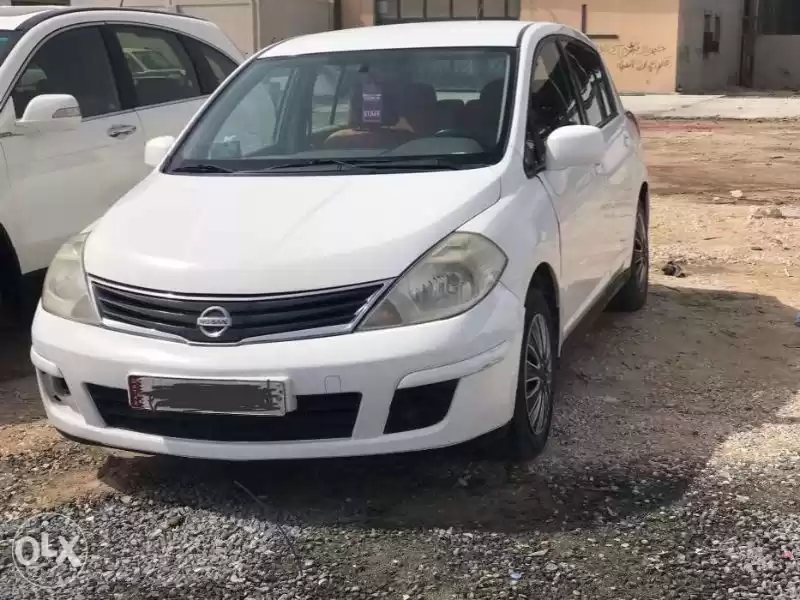 Использовал Nissan Tiida Продается в Доха #10959 - 1  image 