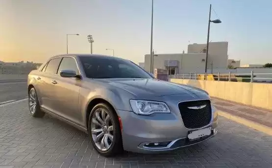 Использовал Chrysler 300C Продается в Доха #11061 - 1  image 