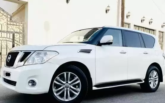 Использовал Nissan Patrol Продается в Доха #11072 - 1  image 