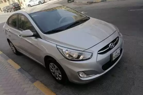 Kullanılmış Hyundai Accent Satılık içinde Al Sadd , Doha #11226 - 1  image 