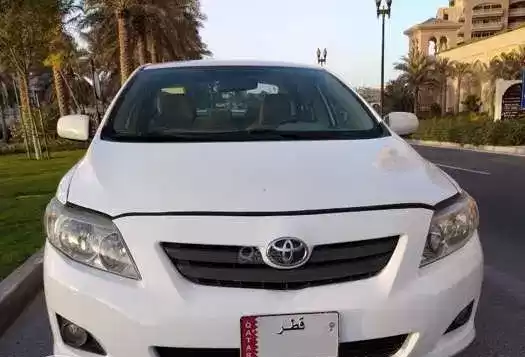 Kullanılmış Toyota Corolla Satılık içinde Al Sadd , Doha #11328 - 1  image 