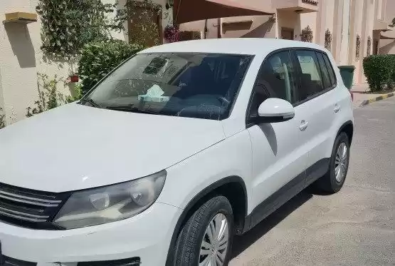 Gebraucht Volkswagen Tiguan Zu verkaufen in Al Sadd , Doha #11364 - 1  image 