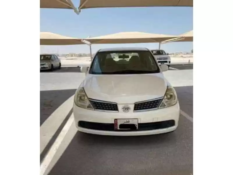 Использовал Nissan Tiida Продается в Доха #11490 - 1  image 