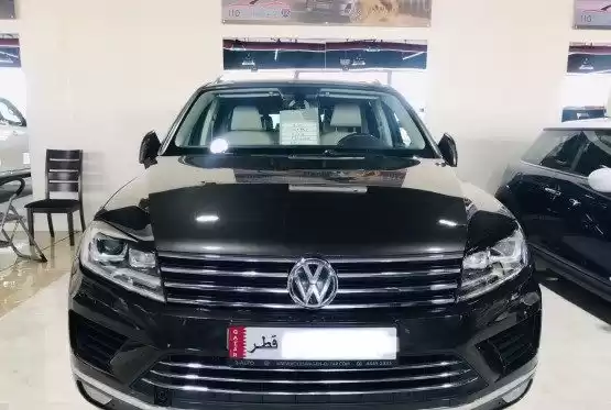 Использовал Volkswagen Touareg Продается в Доха #11500 - 1  image 