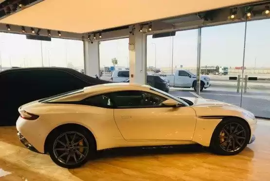 Использовал Aston Martin Unspecified Продается в Доха #11691 - 1  image 