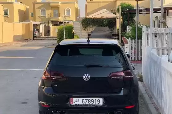 Gebraucht Volkswagen Golf Zu verkaufen in Doha #11727 - 1  image 