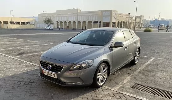 Used Volvo V40 For Sale in Al-Thumama , Doha-Qatar #11730 - 1  image 