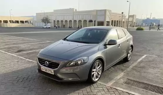 Gebraucht Volvo V40 Zu verkaufen in Al Sadd , Doha #11730 - 1  image 