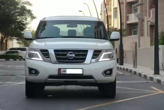 Использовал Nissan Patrol Продается в Аль-Садд , Доха #11998 - 1  image 