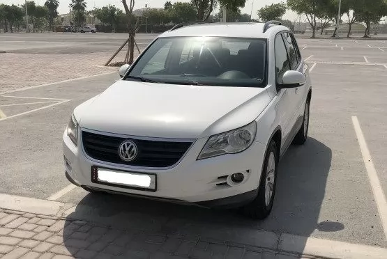 Used Volkswagen Tiguan For Sale in Al Sadd , Doha #12008 - 1  image 