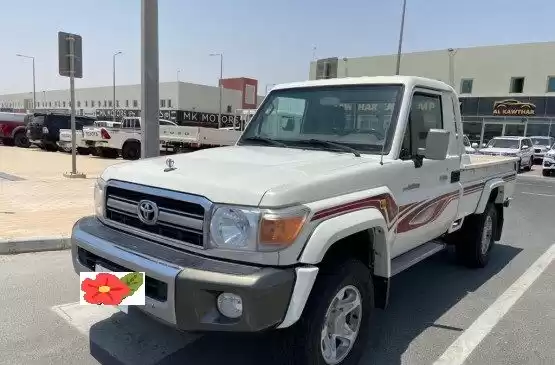 Utilisé Toyota Unspecified À vendre au Doha #12193 - 1  image 