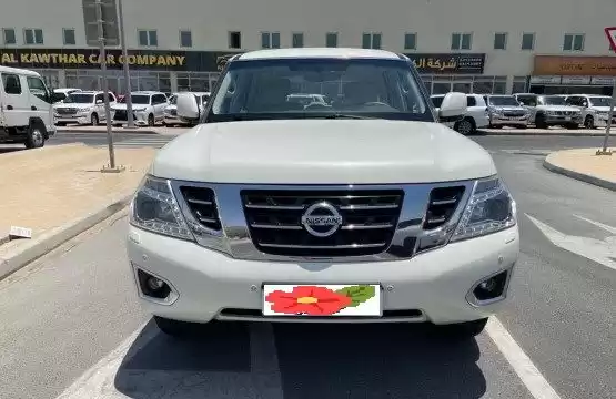 Использовал Nissan Patrol Продается в Доха #12196 - 1  image 