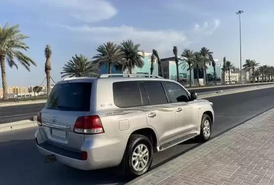 مستعملة Toyota Land Cruiser للبيع في الدوحة #12440 - 1  صورة 