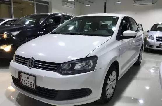 Использовал Volkswagen Polo Продается в Доха #12450 - 1  image 