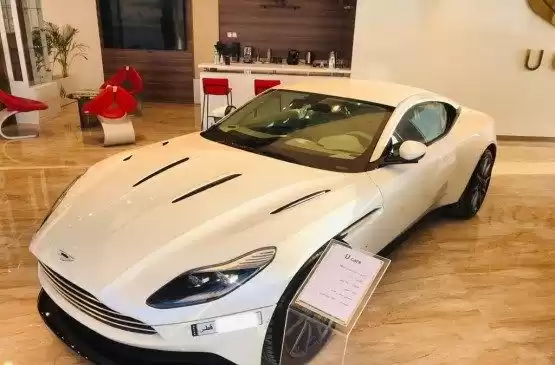 مستعملة Aston Martin Unspecified للبيع في الدوحة #12594 - 1  صورة 