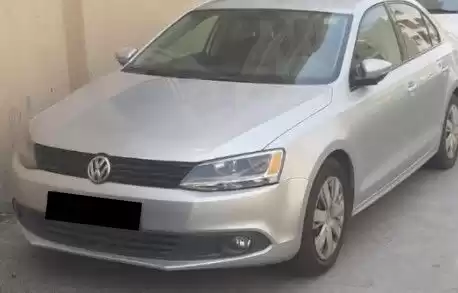 Использовал Volkswagen Jetta Продается в Доха #13411 - 1  image 