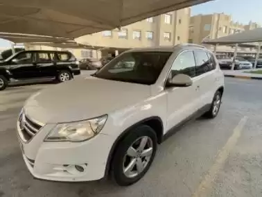 Gebraucht Volkswagen Tiguan Crossover Zu verkaufen in Al Sadd , Doha #13450 - 1  image 