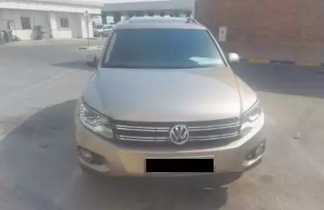 Использовал Volkswagen Tiguan Crossover Продается в Аль-Садд , Доха #13455 - 1  image 