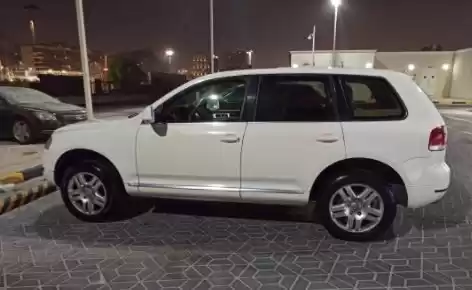 Kullanılmış Volkswagen Touareg Satılık içinde Al Sadd , Doha #13461 - 1  image 