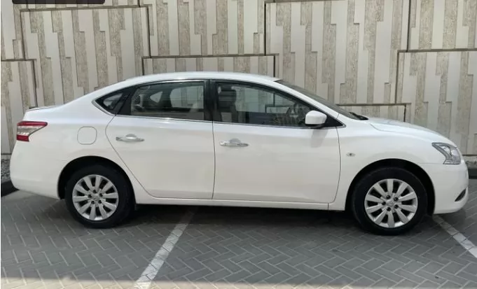 مستعملة Nissan Sentra للبيع في دبي #13564 - 1  صورة 