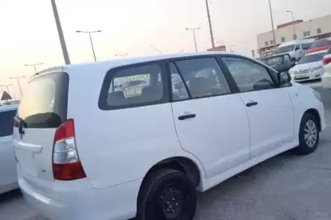 Использовал Toyota Inova Продается в Доха #14239 - 1  image 