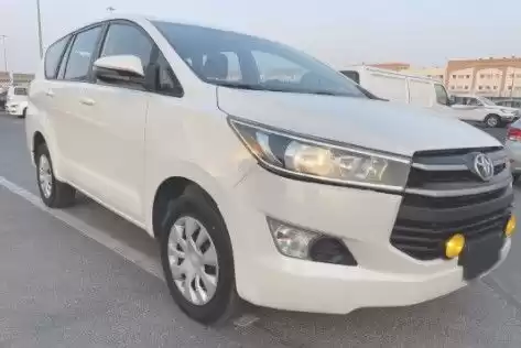 مستعملة Toyota Inova للبيع في الدوحة #14241 - 1  صورة 